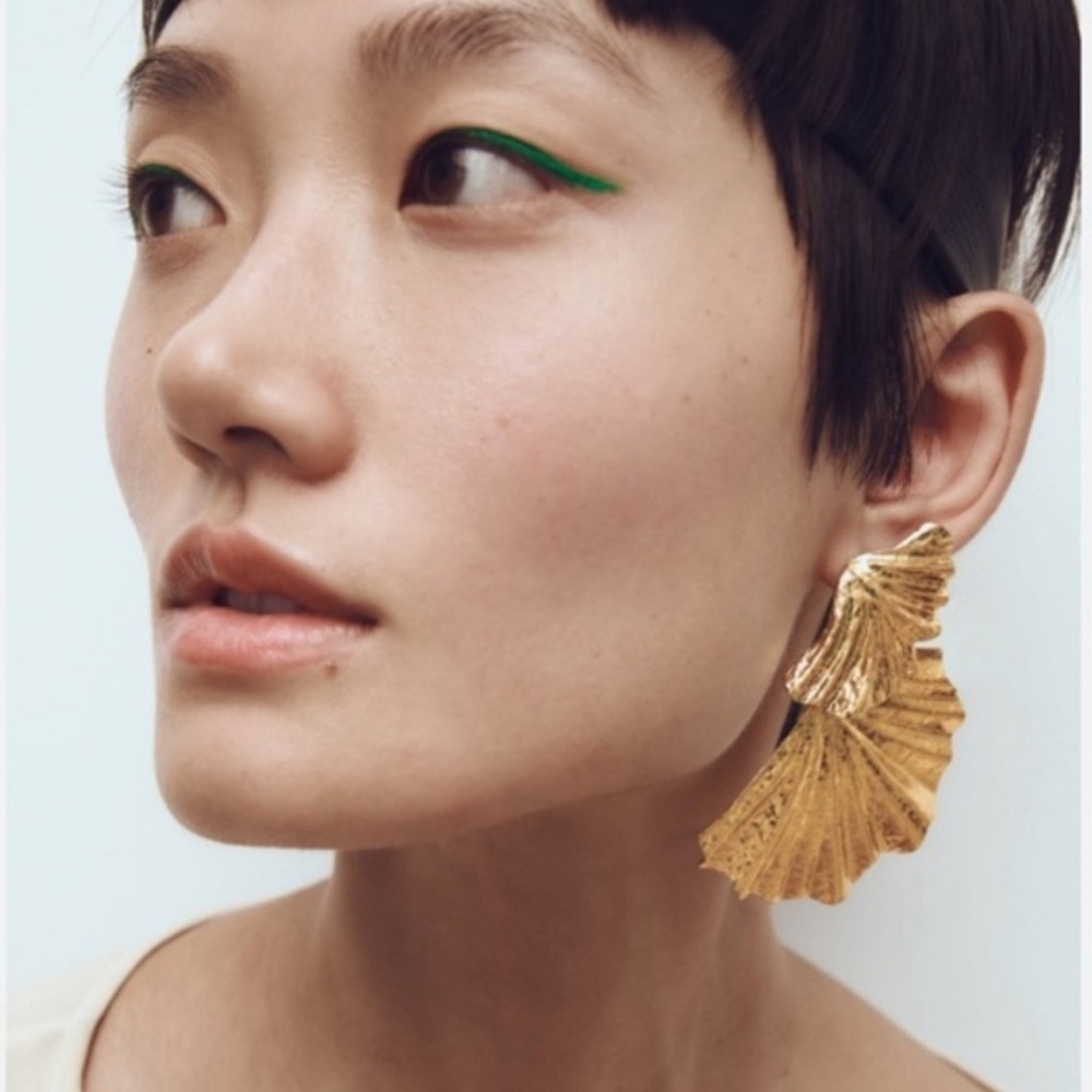 Zara NWT gold fan earrings New without tags